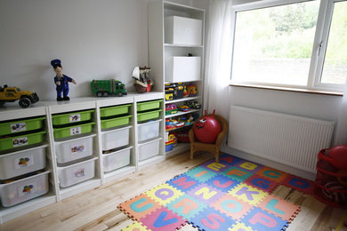 Cette image montre une chambre d'enfant design.