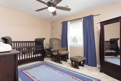 ヒューストンにあるトラディショナルスタイルのおしゃれな子供部屋の写真