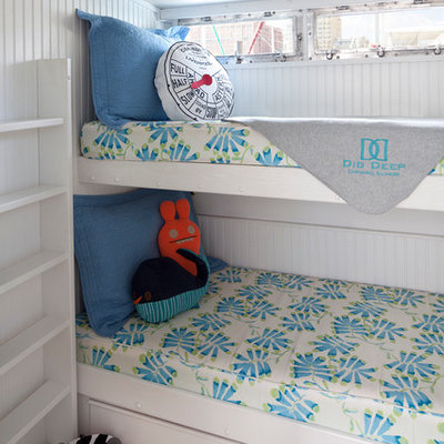 Kids' bedroom - contemporary kids' bedroom idea in Chicago