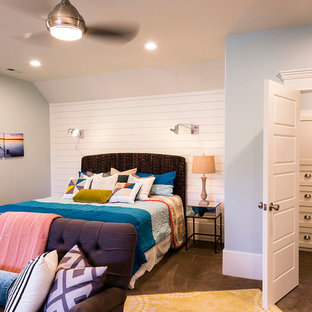 Idées déco pour une très grand chambre d'enfant craftsman avec un mur bleu et moquette.