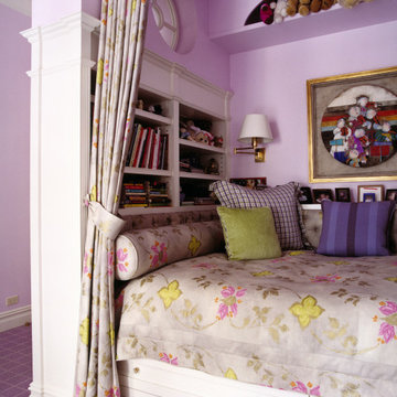 A daybed in the kid's room
