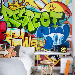 Foto di una cameretta per bambini eclettica con pareti multicolore, moquette e pavimento grigio