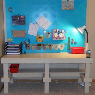 Foto di una piccola cameretta per bambini industriale con pareti beige