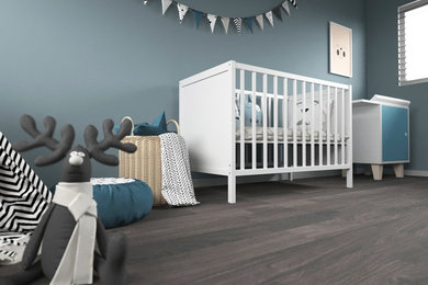 Ejemplo de dormitorio infantil de 1 a 3 años escandinavo de tamaño medio con paredes azules, suelo de madera oscura y suelo marrón