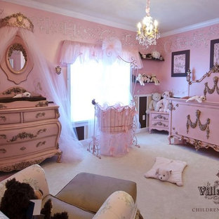 Ispirazione per una cameretta da letto chic