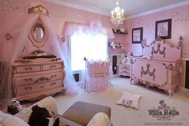 ボストンにあるラグジュアリーなトラディショナルスタイルのおしゃれな子供の寝室の写真