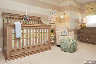 Example of a transitional kids' room design in Toronto