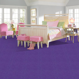 Esempio di una cameretta per bambini da 4 a 10 anni contemporanea di medie dimensioni con pareti beige e moquette
