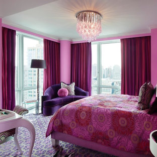 Cette photo montre une grand chambre d'enfant tendance avec un mur rose, moquette et un sol multicolore.
