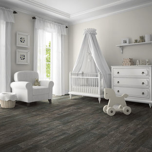 75+ Kinderzimmer mit dunklem Holzboden und grauem Boden Ideen & Bilder