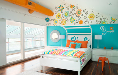 Room of the Day: Wall Flowers Dance in a Girl’s Bedroom