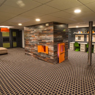 Réalisation d'une très grand chambre d'enfant de 4 à 10 ans tradition avec un mur bleu et moquette.