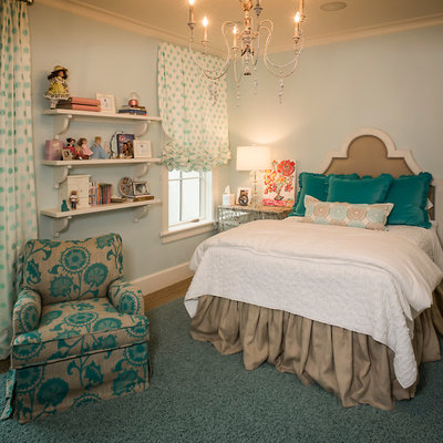 Inspiration for a timeless girl carpeted kids' room remodel in Houston with blue walls