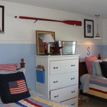Boy's cottage bedroom by Linda Hilbrands