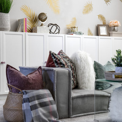 Kids' room - mid-sized transitional gender-neutral kids' room idea in Orange County with gray walls