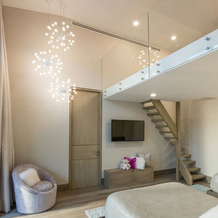 Ispirazione per una grande cameretta da letto minimal
