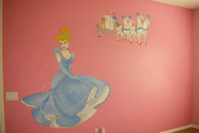 Diseño de habitación de niña de 4 a 10 años con paredes rosas y moqueta