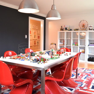 Idées déco pour une chambre d'enfant de 4 à 10 ans contemporaine avec un mur noir.