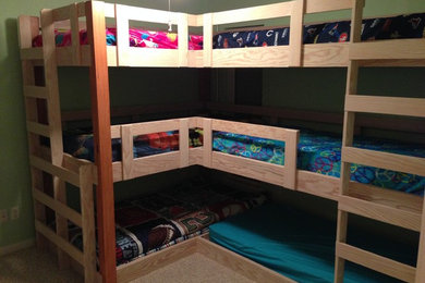 Imagen de dormitorio infantil de 4 a 10 años de estilo americano grande