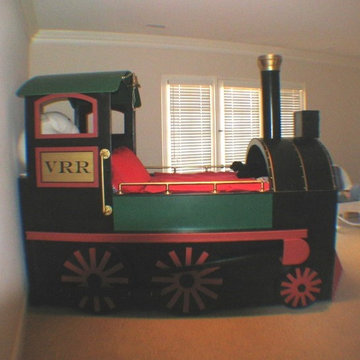 Del Mar Train-Themed Boy's Bedroom
