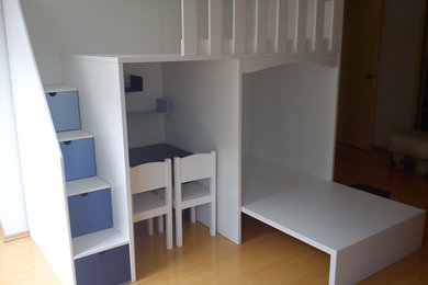 Imagen de dormitorio infantil de 4 a 10 años minimalista pequeño