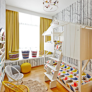 Idee per una cameretta per bambini da 1 a 3 anni boho chic con parquet chiaro