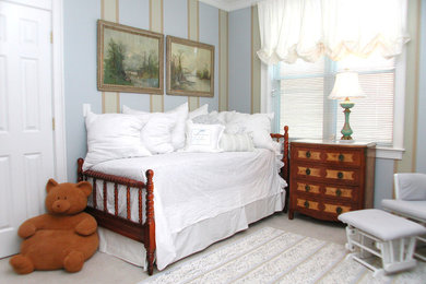 Example of a transitional kids' room design in Boston