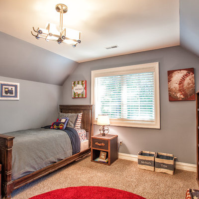 Example of a classic kids' bedroom design in Detroit with gray walls