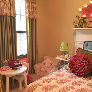 Idee per una cameretta per bambini da 4 a 10 anni eclettica con pareti beige e moquette