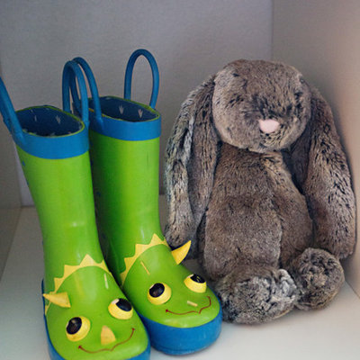 Inspiration for a mid-sized eclectic boy carpeted kids' room remodel in San Diego with gray walls