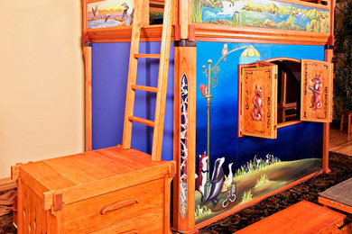 Modelo de dormitorio infantil de 1 a 3 años clásico de tamaño medio con paredes beige