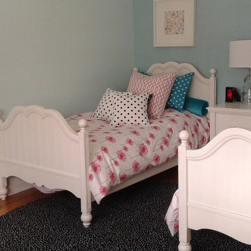 Girl's bedroom - pink flowers and lots of dots