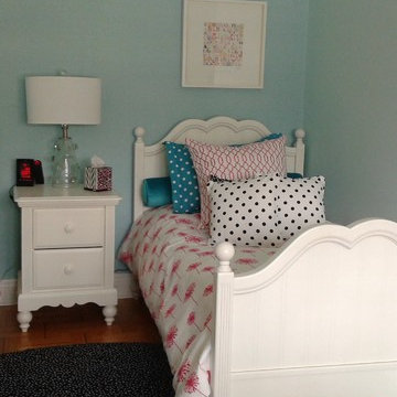 Girl's bedroom - pink flowers and lots of dots
