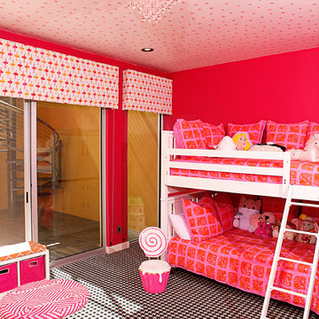 GIRL'S ROOM