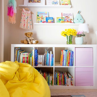 Idee per una piccola cameretta per bambini da 1 a 3 anni chic con moquette e pareti rosa