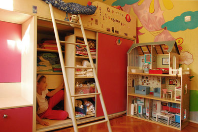 Diseño de dormitorio infantil de 4 a 10 años moderno pequeño