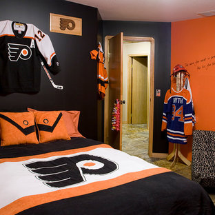 Cette photo montre une chambre d'enfant tendance de taille moyenne avec un sol en travertin et un mur multicolore.
