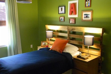 Example of an eclectic kids' room design in Atlanta