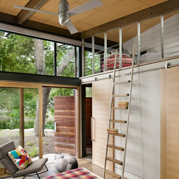 Houzz Tour: Multiple Buildings Create an Indoor-Outdoor Home on a River