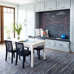 Foto de dormitorio infantil de 4 a 10 años, de estilo americano, grande, con paredes azules y suelo de madera oscura