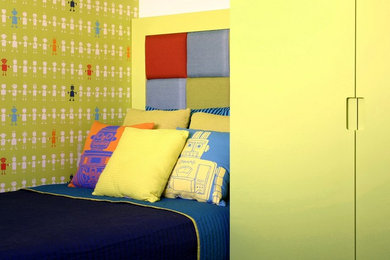 Diseño de dormitorio infantil de 1 a 3 años bohemio pequeño con paredes verdes