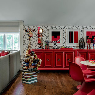 Esempio di una grande cameretta per bambini da 4 a 10 anni chic con pareti multicolore, parquet scuro e pavimento marrone