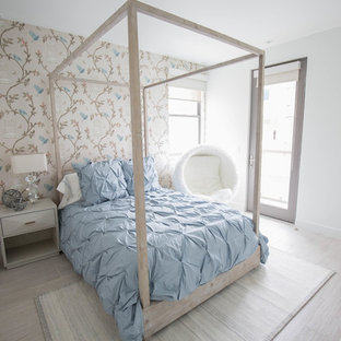 Idée de décoration pour une chambre d'enfant minimaliste de taille moyenne avec un mur blanc, un sol en carrelage de porcelaine et un sol gris.