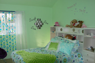 Kids' room - traditional kids' room idea in Vancouver