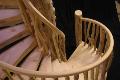 Exempel på en mellanstor rustik trappa