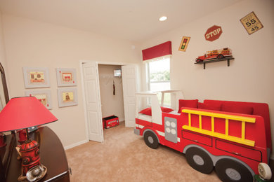 Example of a transitional kids' room design in Tampa