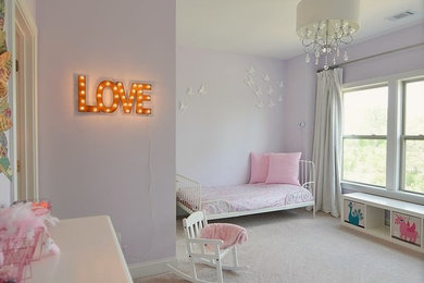 Example of a transitional kids' room design in Atlanta
