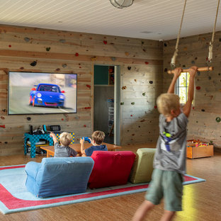 Esempio di una cameretta per bambini da 4 a 10 anni costiera di medie dimensioni con pavimento in sughero e pavimento marrone