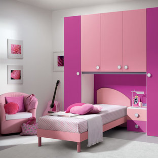 Réalisation d'une chambre d'enfant minimaliste.