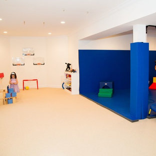 Ispirazione per una cameretta per bambini da 4 a 10 anni moderna di medie dimensioni con pareti bianche e moquette